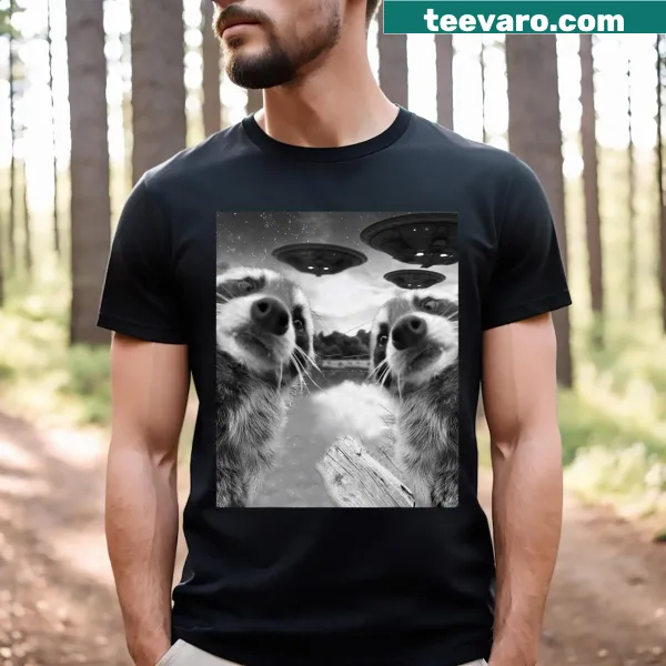 Funny raccoon selfie t-shirt with UFO graphic
