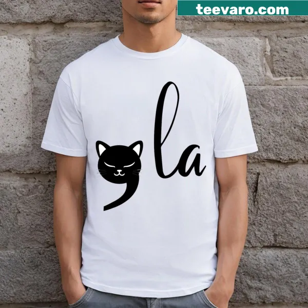 Typographic T-shirt with the phrase 'Comma Las'