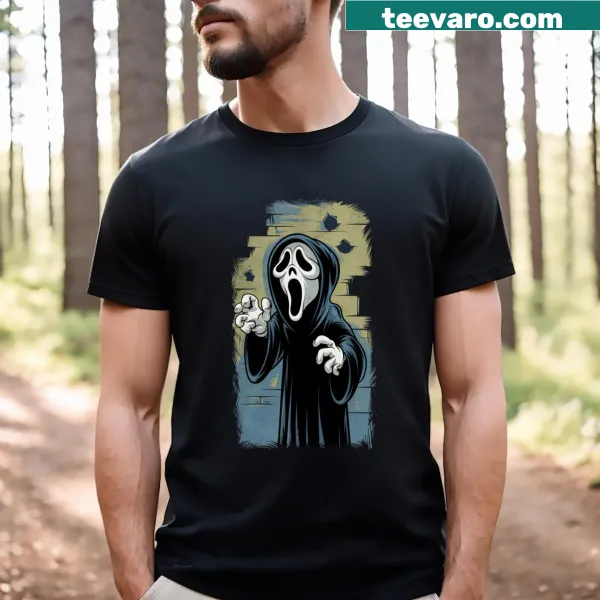 Graphic tee featuring Ghostface from Scream franchise
