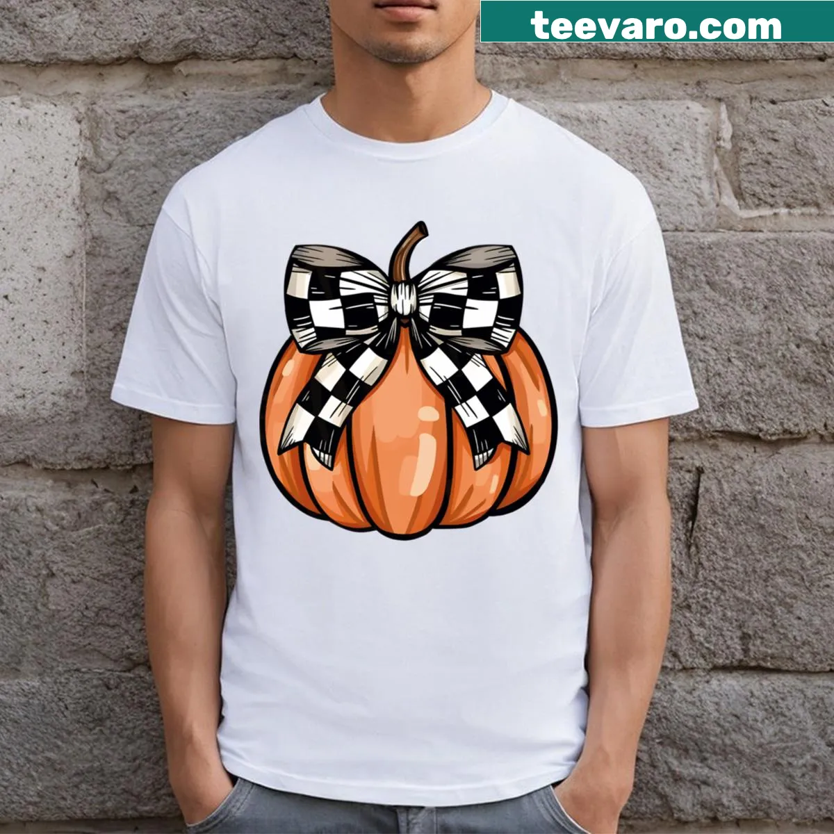 Vintage checkered pumpkin graphic on a t-shirt for autumn. — on a men's t-shirt