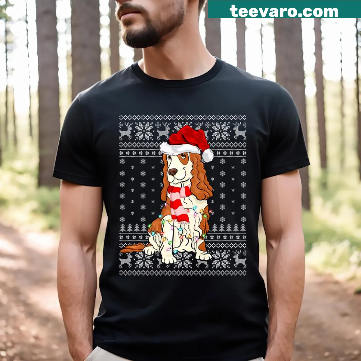 Cocker Spaniel dog in Santa hat with Christmas lights on a T-shirt — on a men's t-shirt