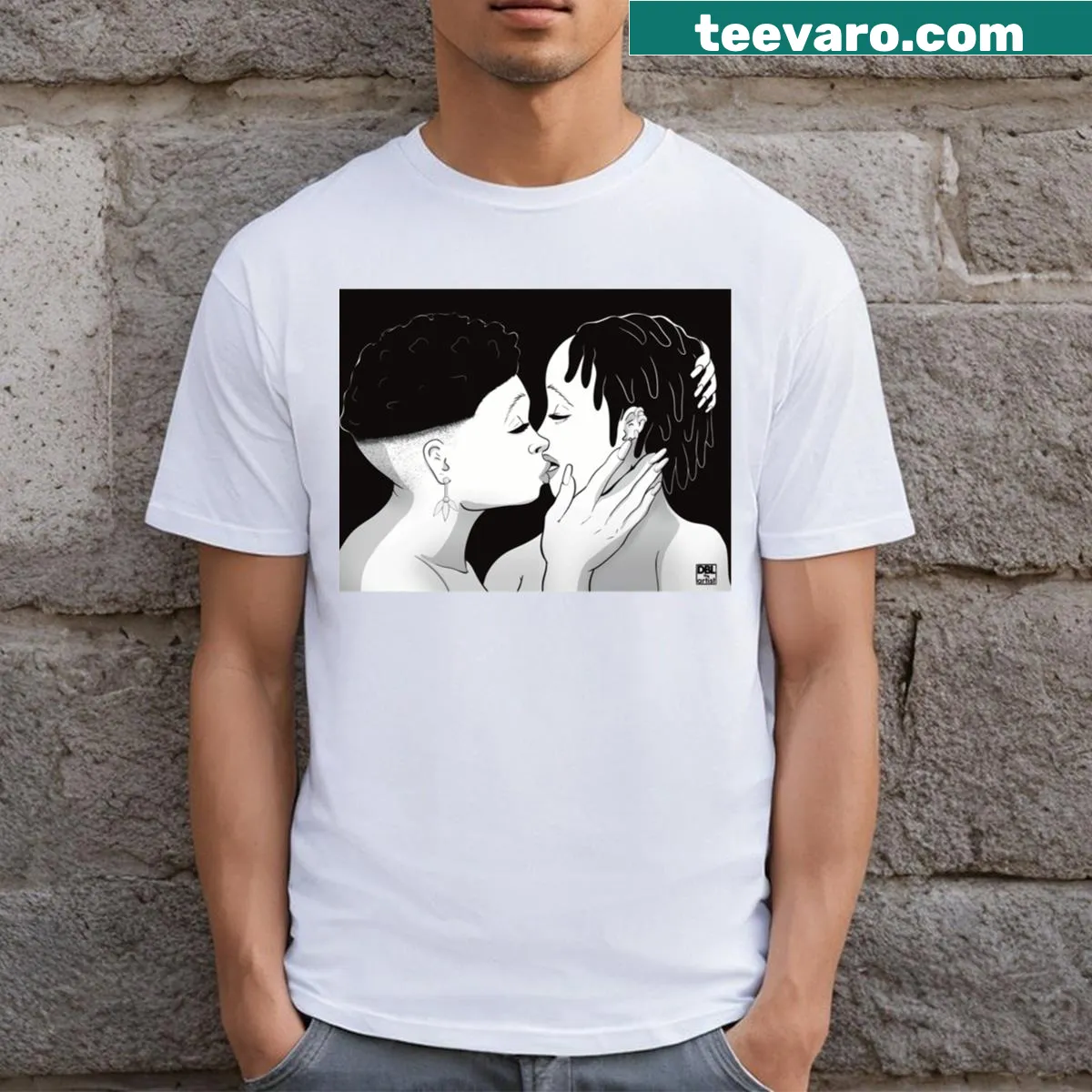 Illustration of two women kissing on a love-themed T-shirt — on a men's t-shirt
