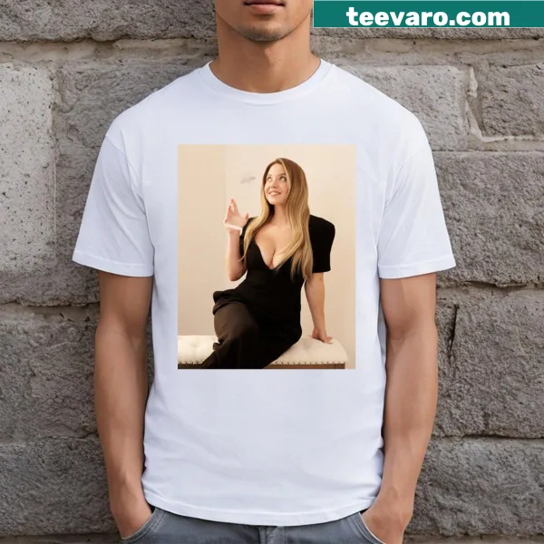 Charming T-shirt featuring a graphic of Sydney Sweeney