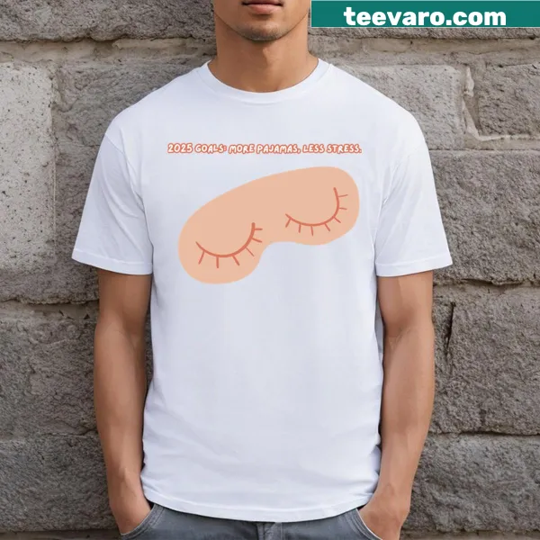 T-shirt with humorous goals for 2025: more pajamas and less stress