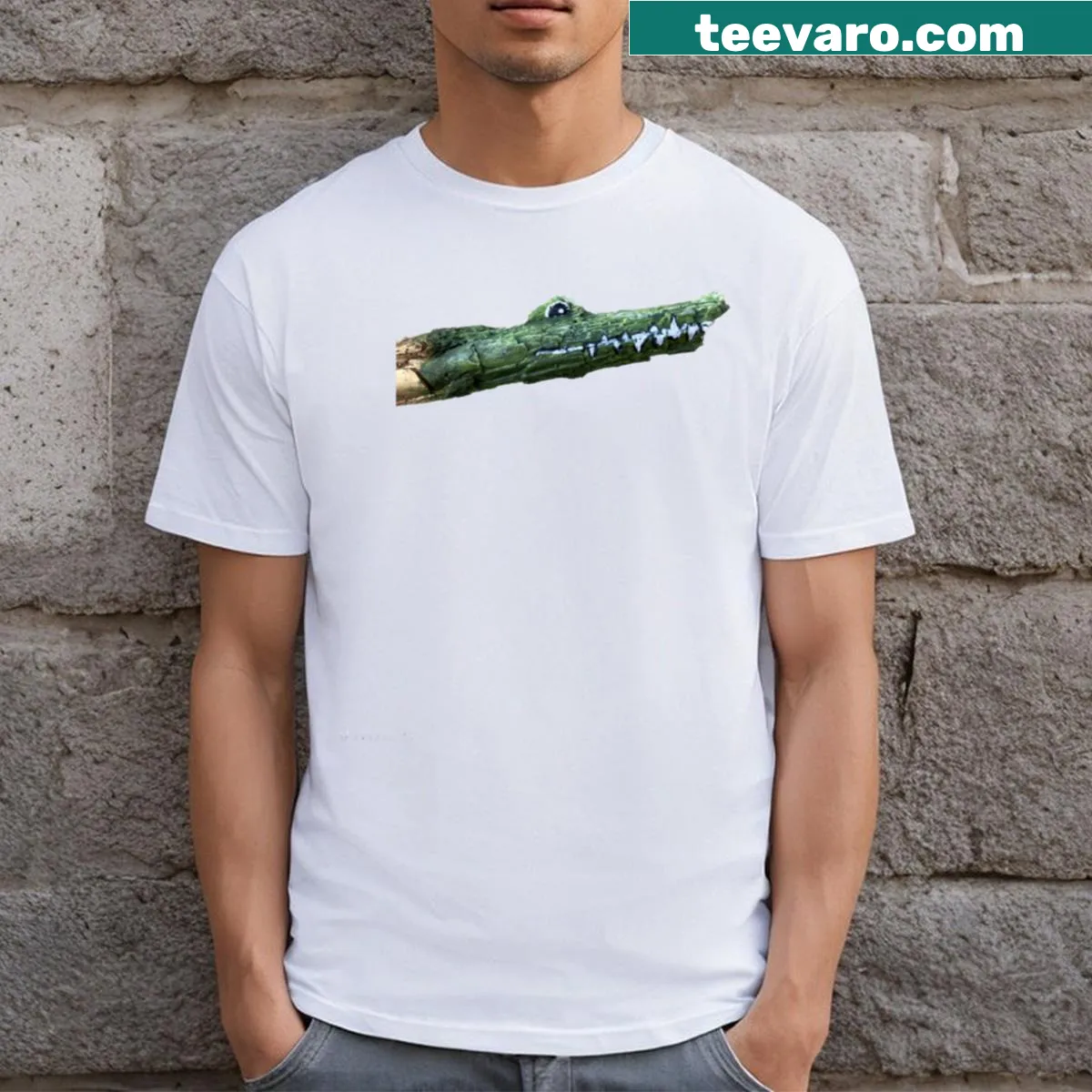 Silhouette of a crocodile on a piece of wood — on a men's t-shirt