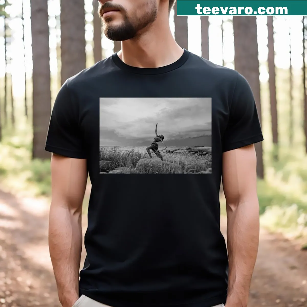 Minimalist t-shirt featuring a camera illustration for movie lovers — on a men's t-shirt