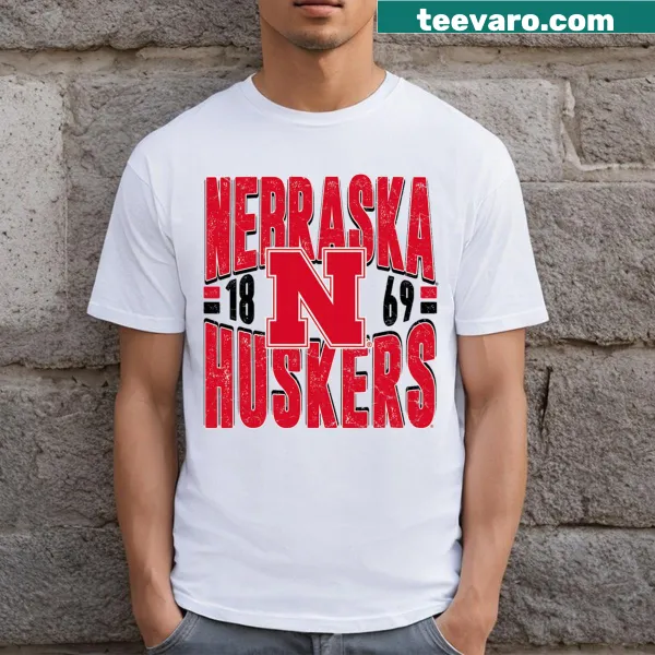 Retro Nebraska Cornhuskers T-shirt with a classic 90's design