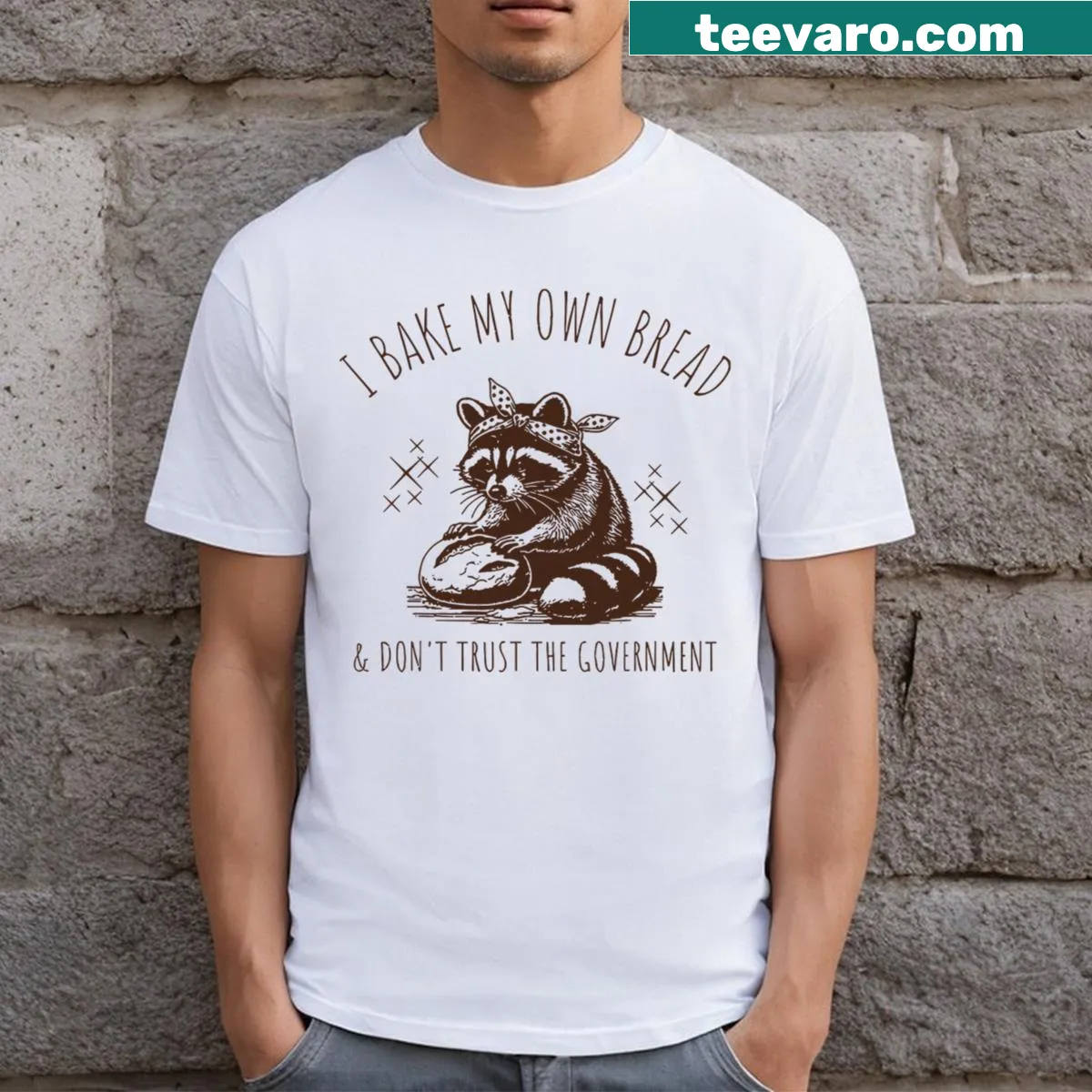 T-shirt with the phrase 'I Bake My Own Bread & Don't Trust The Government' — on a men's t-shirt