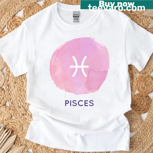 Essential T-shirt featuring the Pisces zodiac sign in clear typography