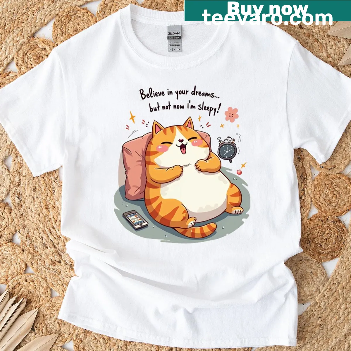 Cute lazy cat graphic on a t-shirt — on a men's t-shirt