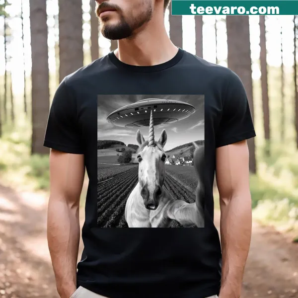 Funny unicorn taking a selfie with an alien UFO on T-shirt
