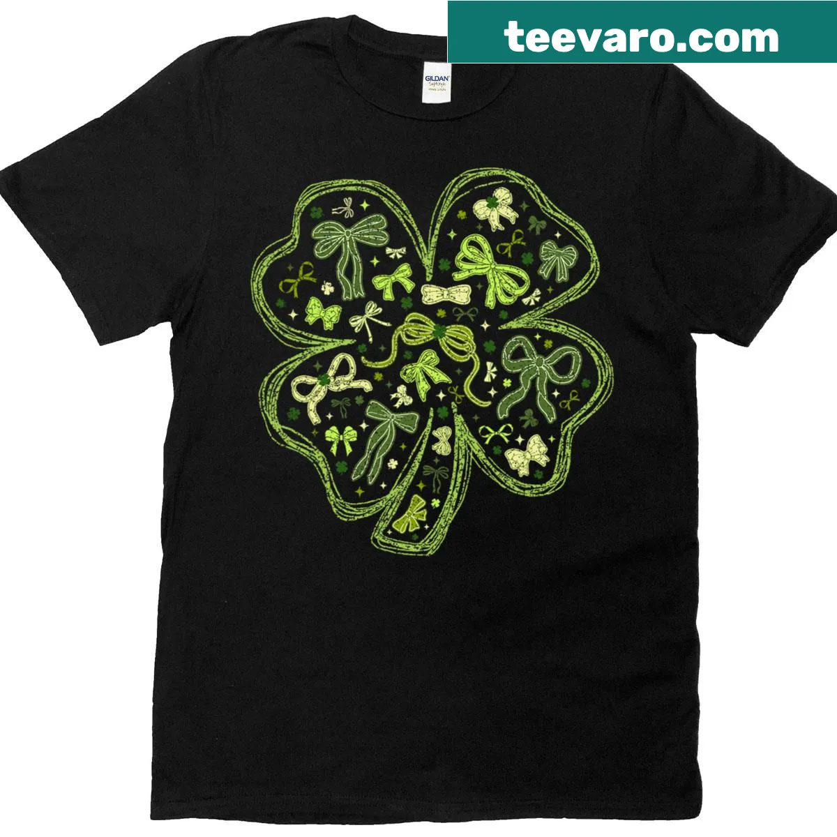 Cute girls' St. Patrick's Day t-shirt with shamrock and bow illustration — on a men's t-shirt