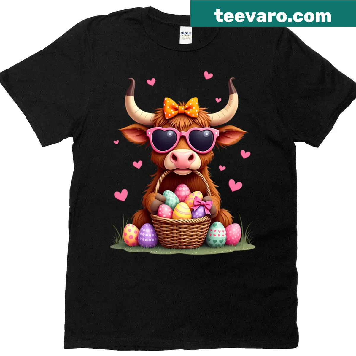 Highland cow dressed as a bunny on an Easter t-shirt — on a men's t-shirt