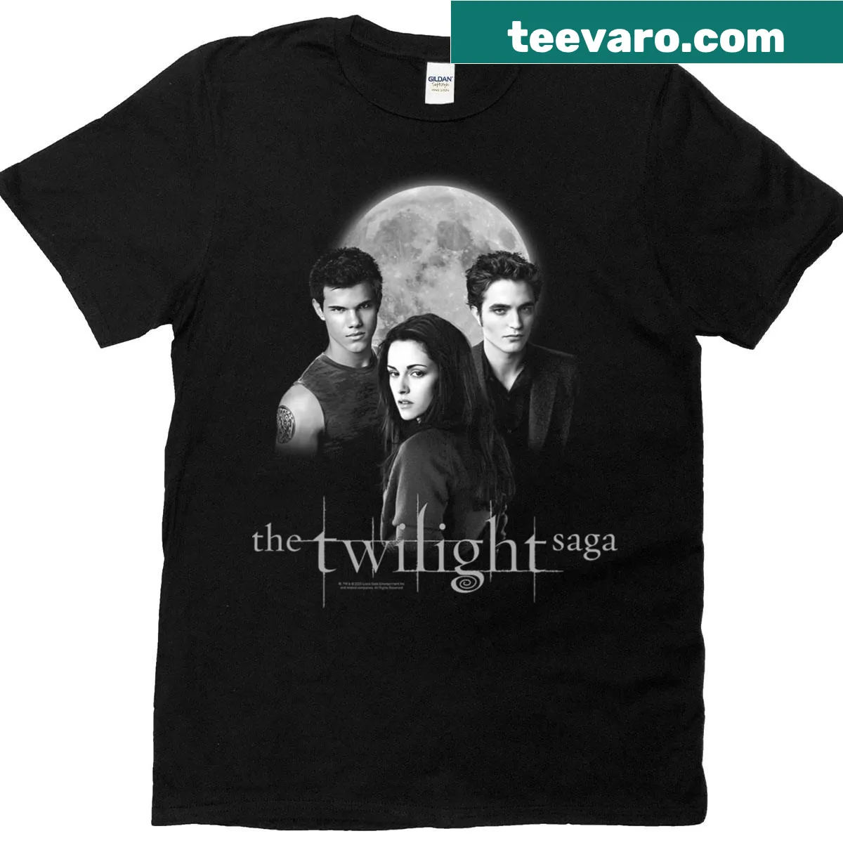 Black and white photo of Twilight characters on T-shirt — on a men's t-shirt