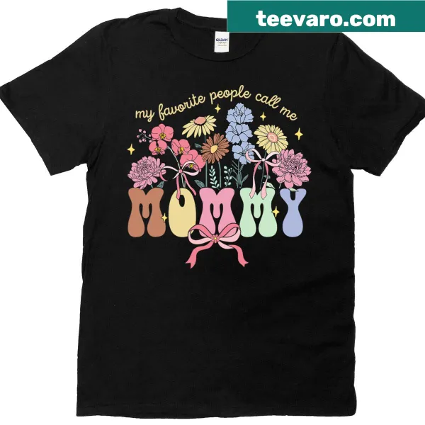 Floral t-shirt with text celebrating favorite title of mommy