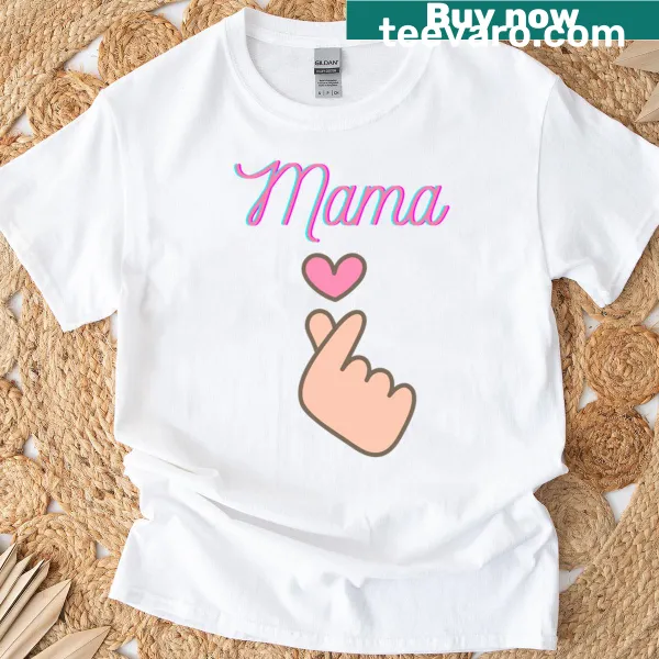 Stylish typography celebrating 'Mamas' on a classic T-shirt.