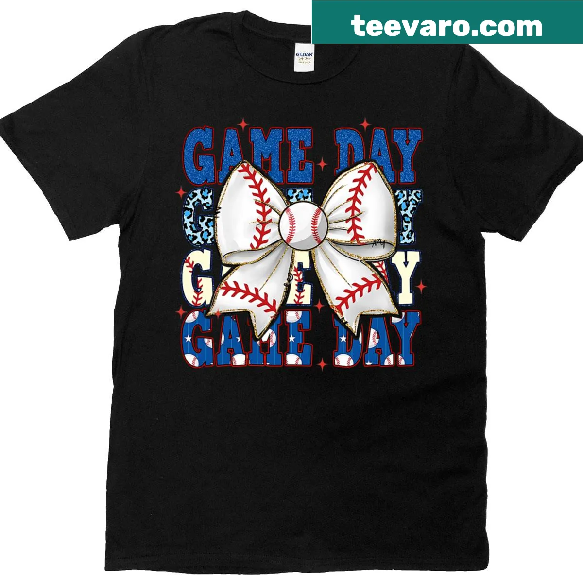Cartoon bow graphic with text for cheer moms on game day — on a men's t-shirt