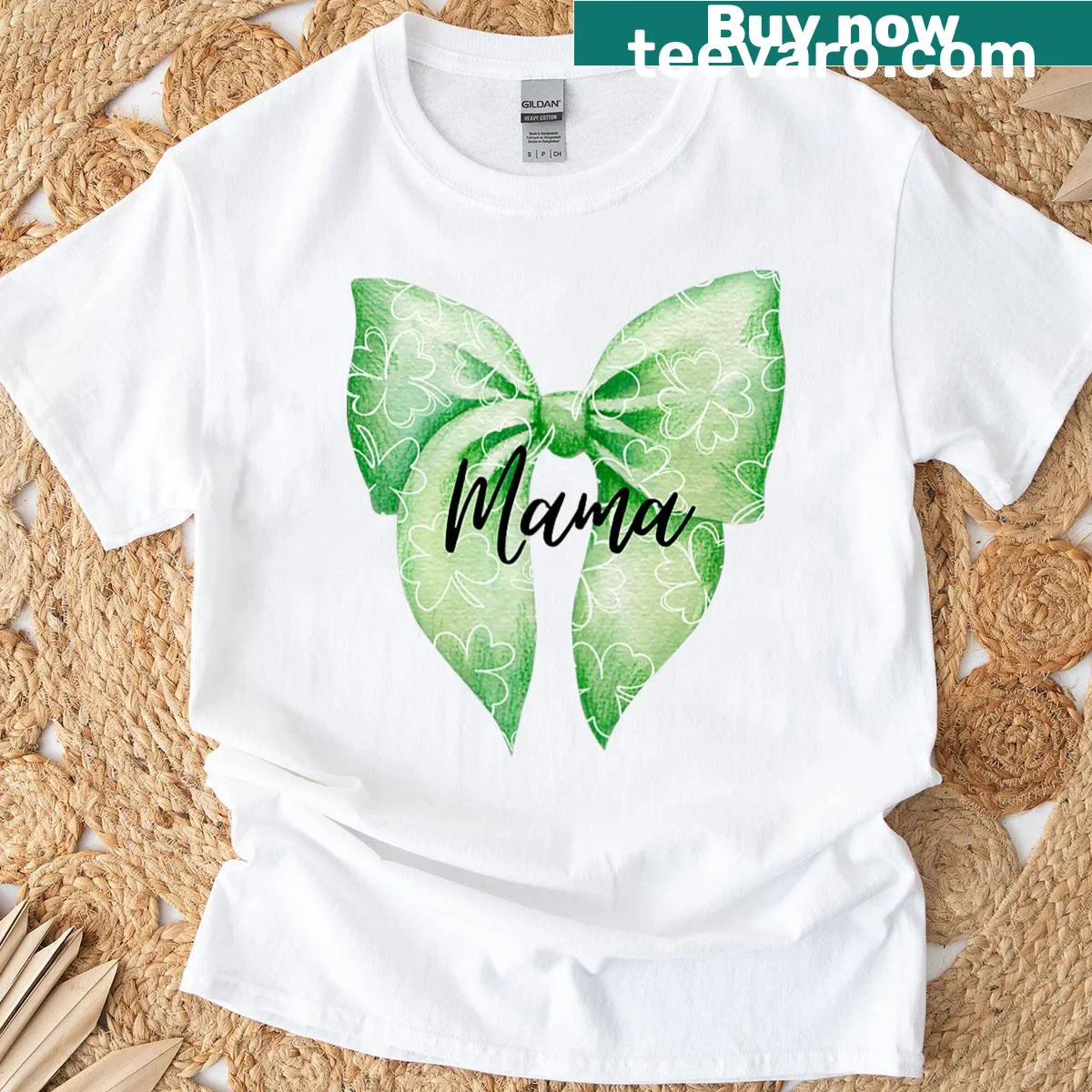 Lucky clover with green bow graphic on a T-shirt — on a men's t-shirt