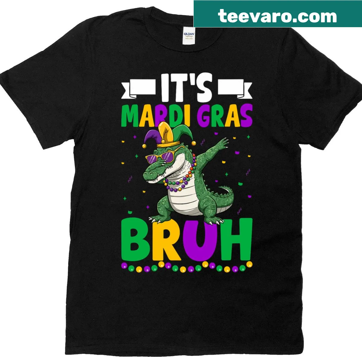 Cartoon alligator in Mardi Gras costume on a T-shirt — on a men's t-shirt
