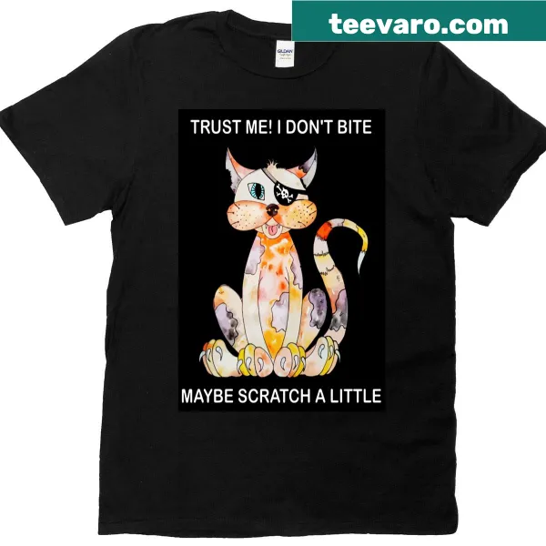 T-shirt featuring a cat dressed as a pirate