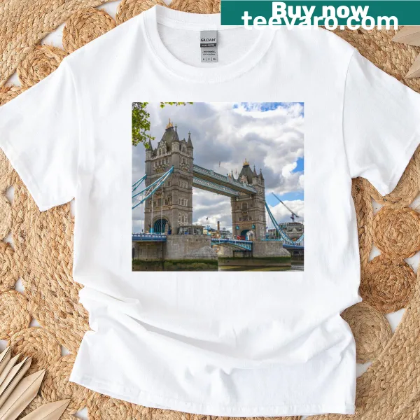 Illustrated T-shirt showcasing London's Tower Bridge