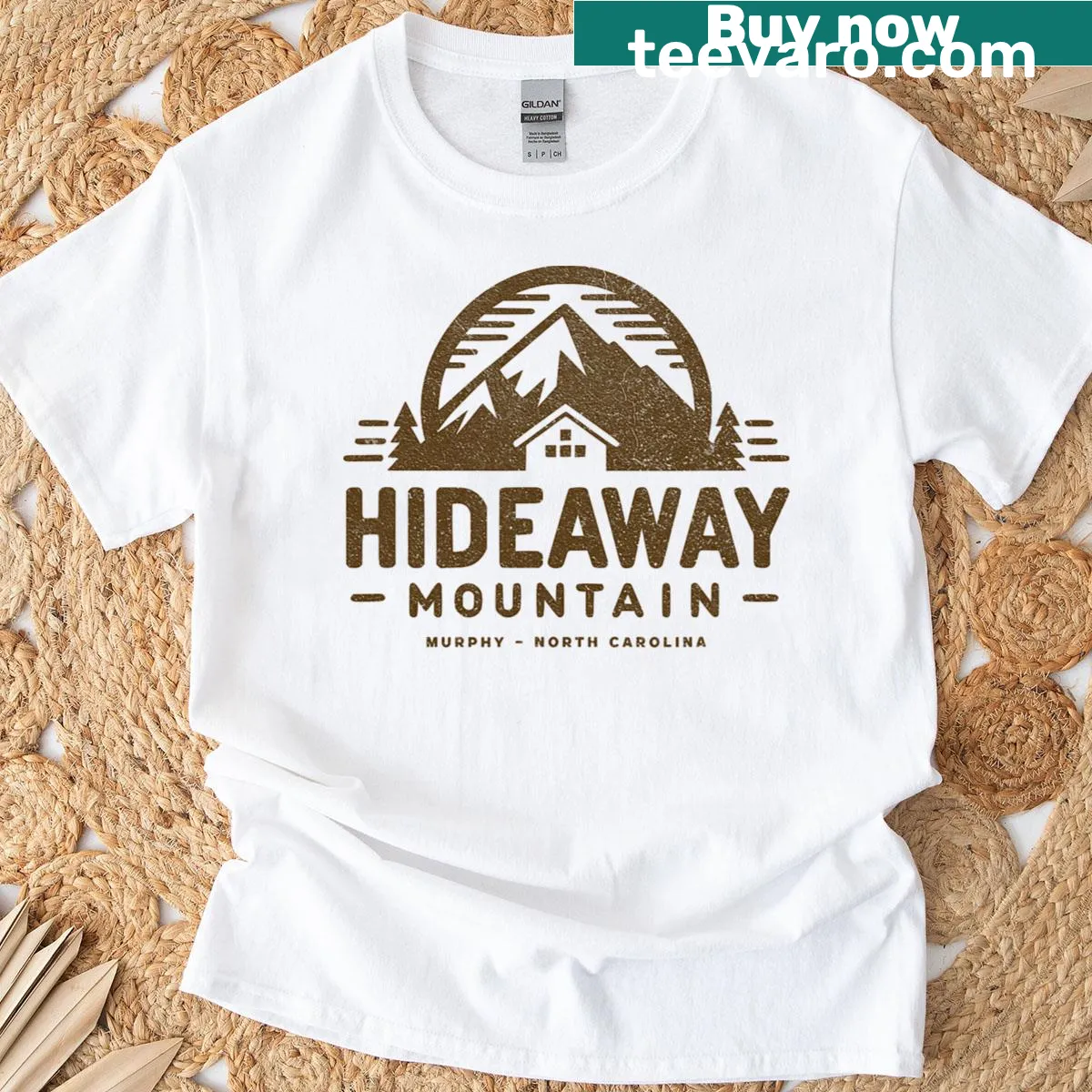 Illustration of a rustic cabin in the mountains on a T-shirt — on a men's t-shirt