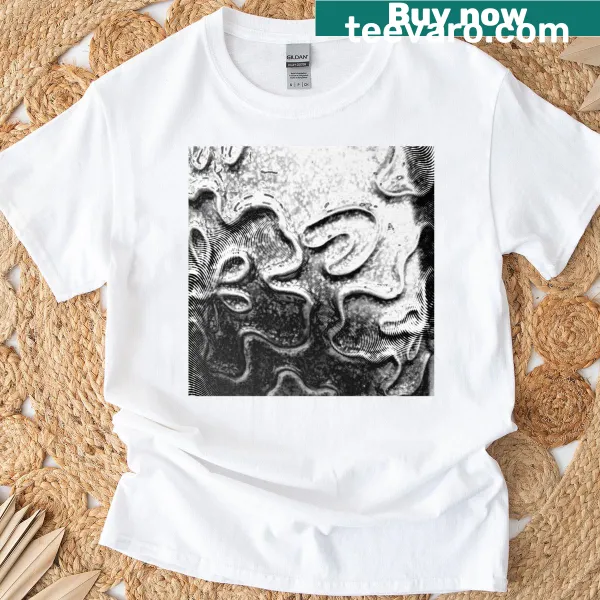Abstract black and white patterned t-shirt