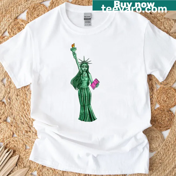 Illustration of the Statue of Liberty on a patriotic t-shirt