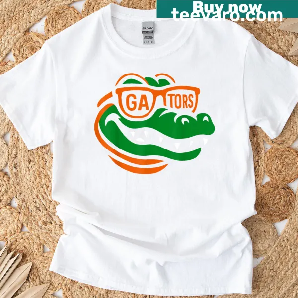 T-shirt with an illustration of a proud alligator