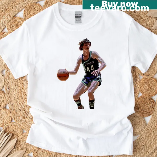 Graphic T-shirt honoring basketball player Pistol Pete Maravich