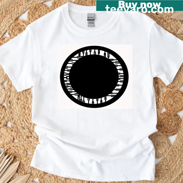 Minimalist Gate text T-shirt with scoop neckline