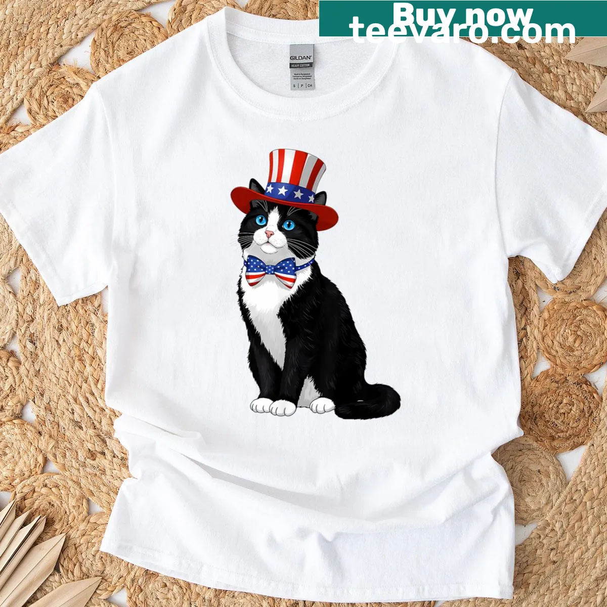 Patriotic cat illustration on 4th of July T-shirt — on a men's t-shirt