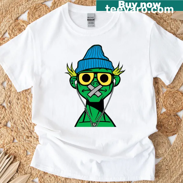 Versatile blank t-shirt with clean design for casual wear
