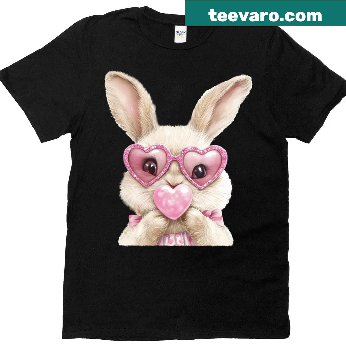 Retro shirt with a bunny girl blowing bubble gum for kids on Easter — on a men's t-shirt