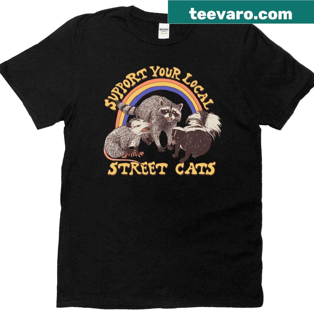 Illustration of street cats in an urban setting on T-shirt — on a men's t-shirt