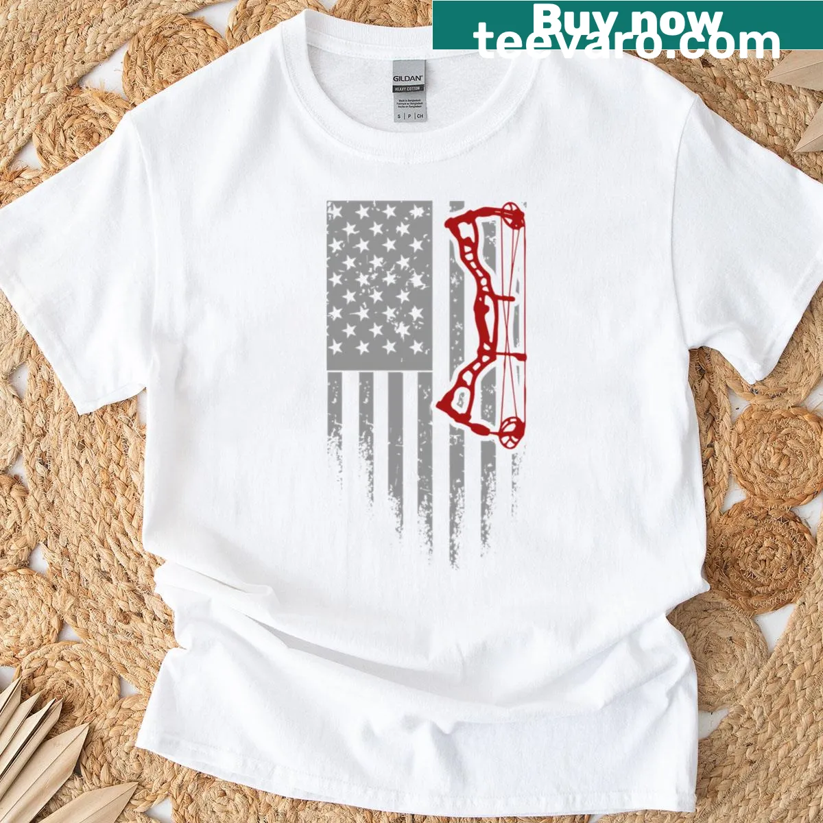 Illustration of US flag and archery bow on a classic shirt — on a men's t-shirt