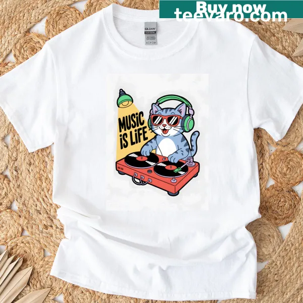 Illustration of a cool cat DJ spinning records on a T-shirt