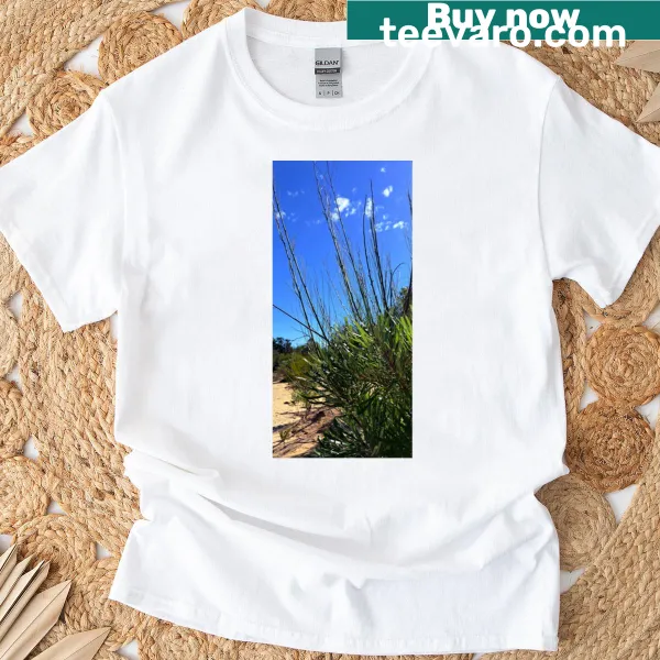 Inspiring t-shirt with an illustration of a hand reaching for the sky.