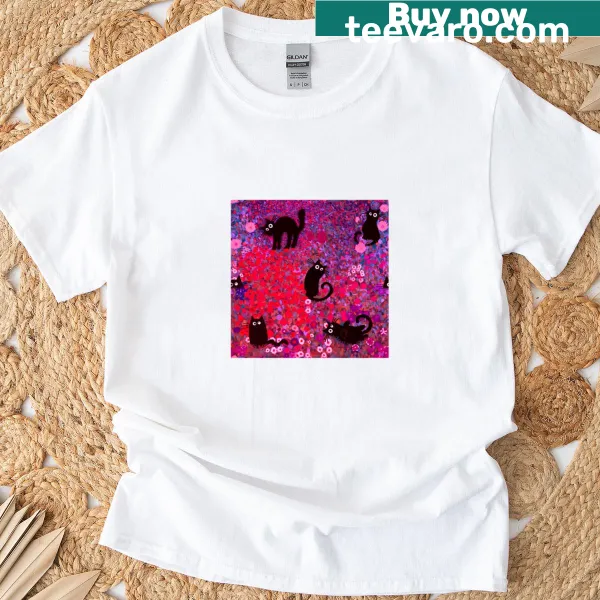 Cartoon cats on a red t-shirt inspired by Klimt
