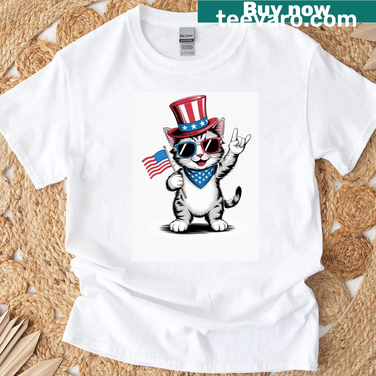 Patriotic cat design with stripes and claws for 4th of July — on a men's t-shirt