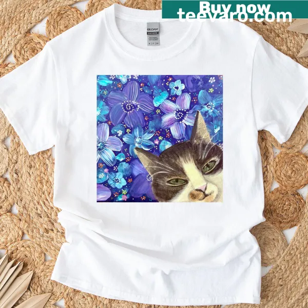 Charming graphic T-shirt featuring a curious cat in a floral design