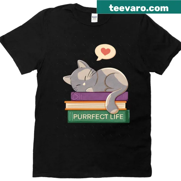 Illustrated oversized T-shirt with a sleeping cat on books