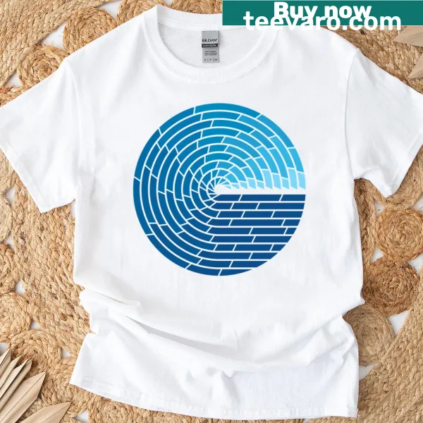 T-shirt featuring a design inspired by the ocean