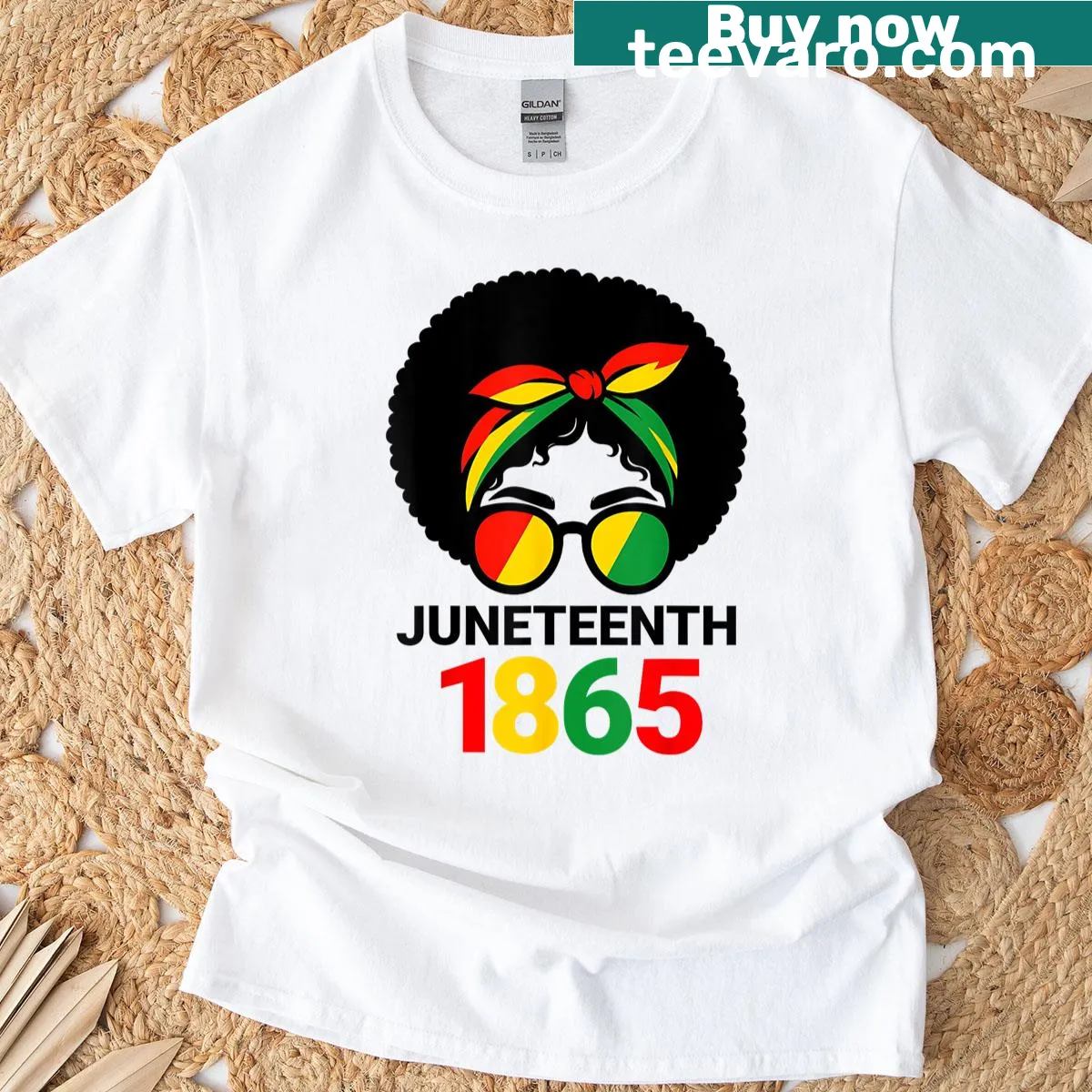 Illustration of Afro woman celebrating Juneteenth on a t-shirt — on a men's t-shirt
