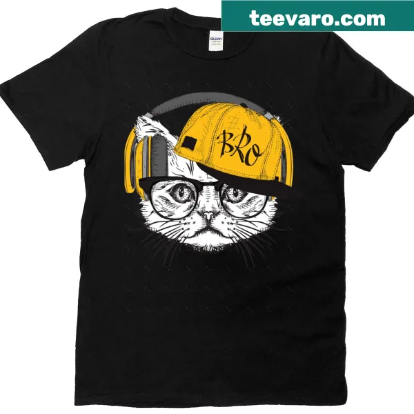 Oversized t-shirt with a cartoon cat wearing headphones, listening to music