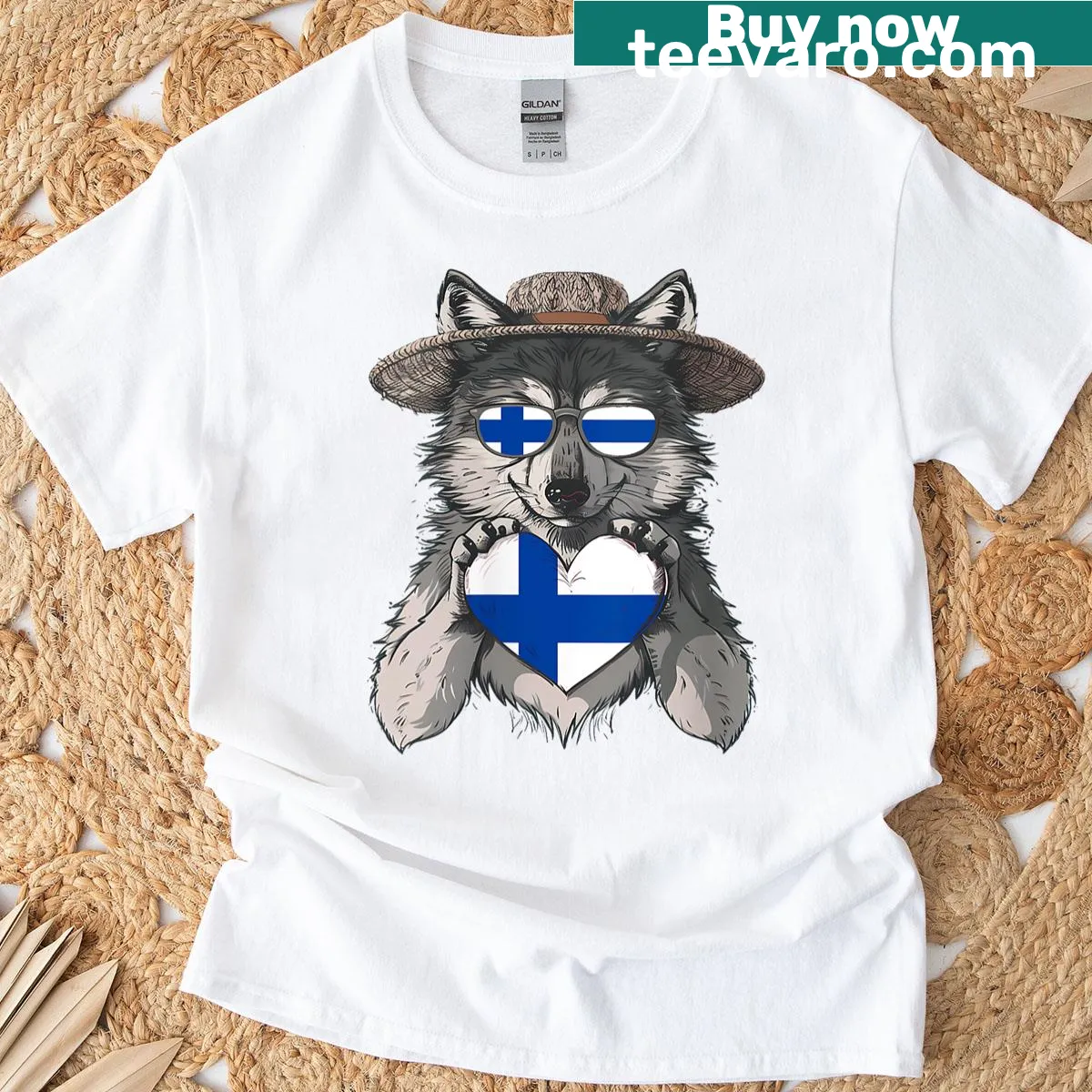 Heart-shaped wolf design with the Finland flag on a women's T-shirt — on a men's t-shirt