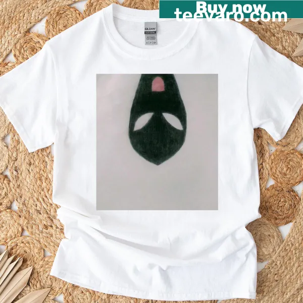 Silhouette design of aliens on a fun T-shirt for space enthusiasts.