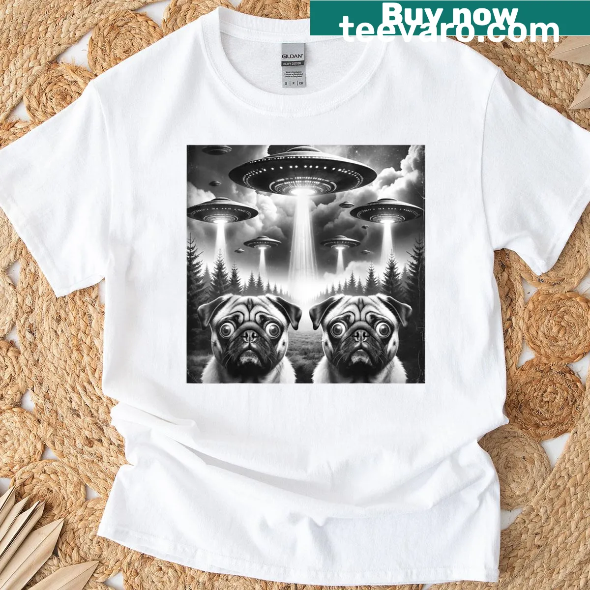 Illustration of a French Bulldog taking a selfie with an alien. — on a men's t-shirt