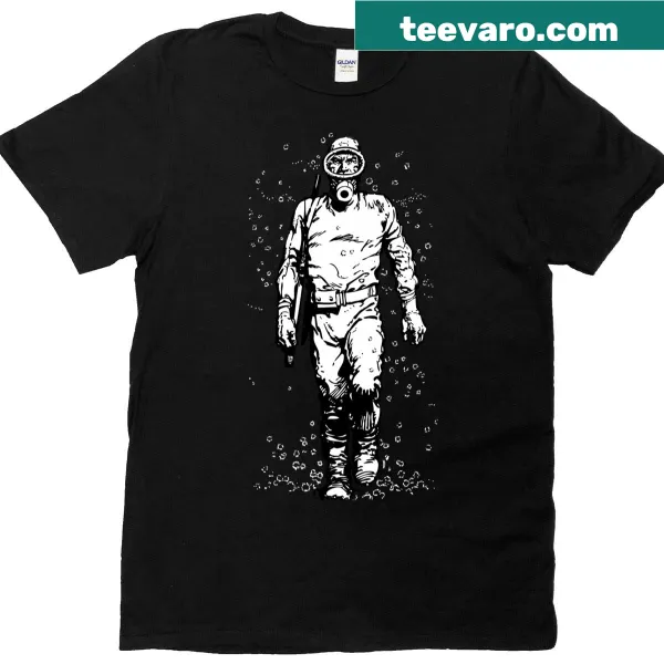 T-shirt featuring graphic artwork inspired by the comic El Eternauta.