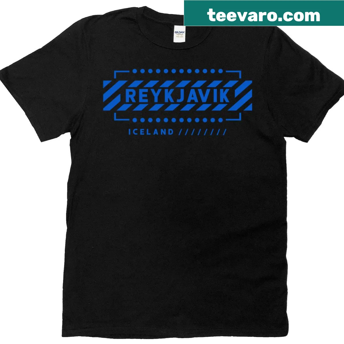 Illustration of the Northern Lights on an oversized T-shirt — on a men's t-shirt